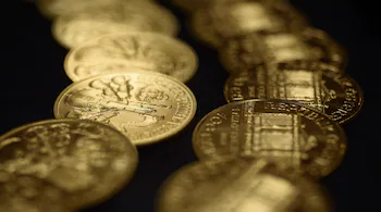Gold Holds Firm as Rate Cut Signals Remain Unclear
