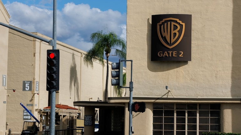 Massive Risk for Netflix If the Warner Deal Fails