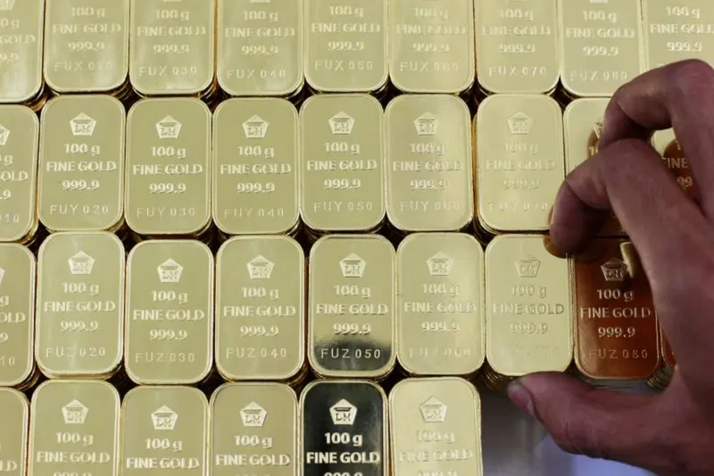 Gold Touches New Peak Amid Fed Policy Signals